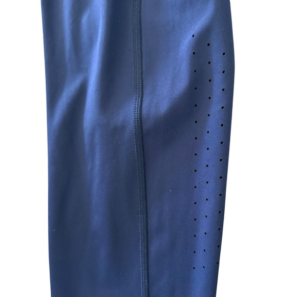 Under Armor Women's medium Leggings - Picture 5 of 7